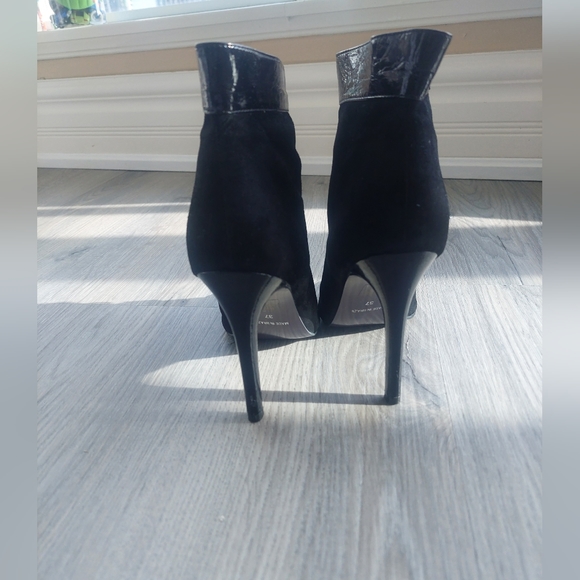 Woman boots. - Picture 3 of 7